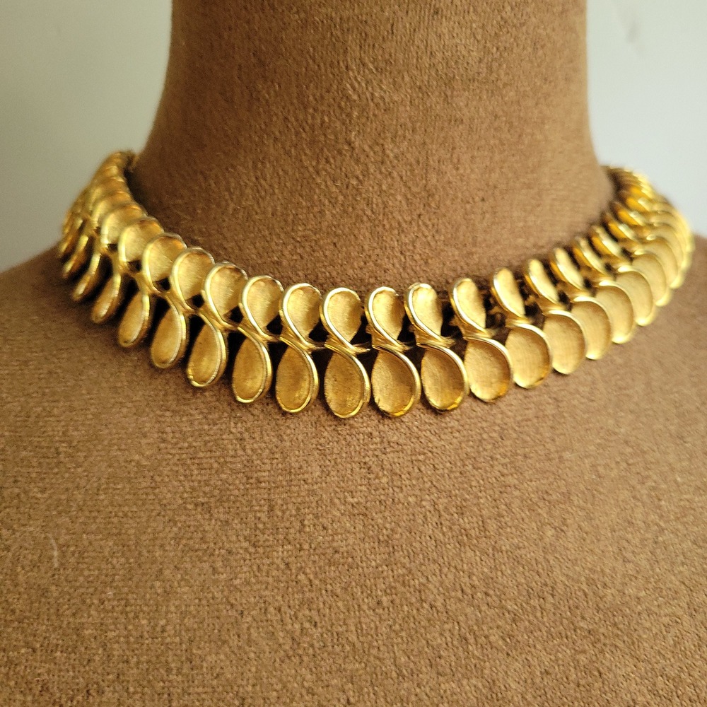 Vintage Star Gold Tone Textured Leaf Link Collar Necklace 16.5" Retro Aesthetic